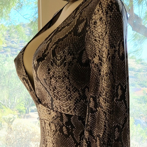 PYTHON BELL SLEEVE JUMPSUIT - Picture 5 of 14